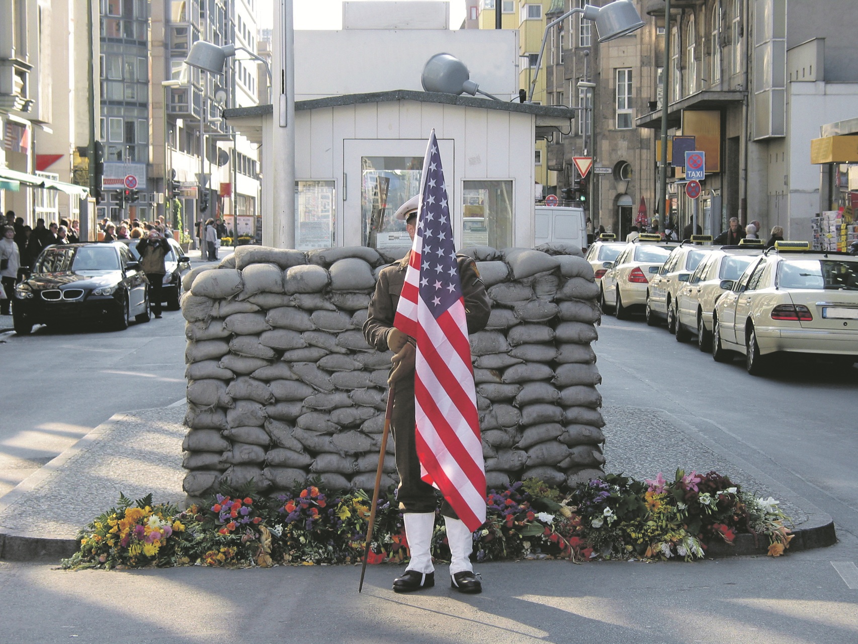 BERLIN checkpointCharlie 92499400 1706x1280